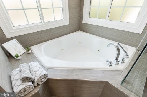 5414 Edsall Rdg Pl, Alexandria VA 22312-2671 exterior