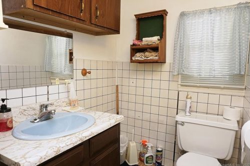 547 Riverside Ave, Torrington CT 06790-4841 exterior