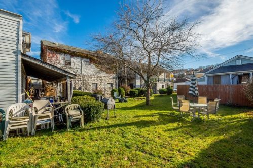 812 4th Ave, Moon Twp, PA 15108-1519