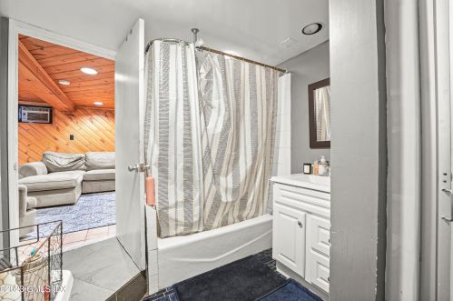 18 Comly Ave, Greenwich CT 06831-4933 exterior