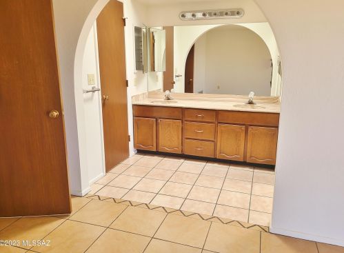 11364 Prince Rd, Tucson AZ 85705-3025 exterior