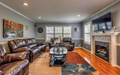 31 Lookout Hl Rd, Milford CT 06461-1878 exterior