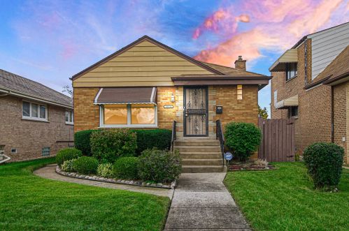 10834 Avenue, Chicago, IL 60617-6748