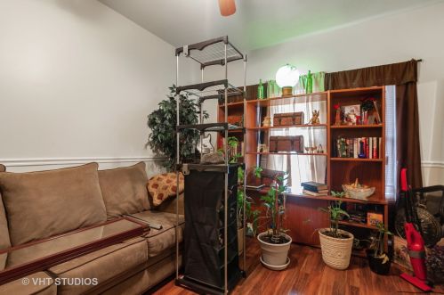 7025 Dante Ave, Chicago, IL 60637-4819