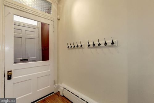 3018 Cambridge Pl, Washington DC  20007-2913 exterior