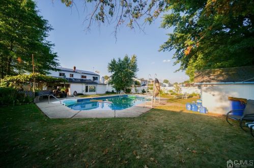 7 Stima Ave, Carteret NJ 07008-1214 exterior