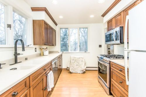 8415 Fox Croft Ln, Milwaukee WI 53217-2226 exterior