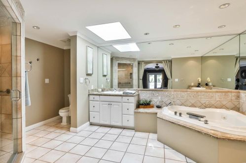 10101 Courtwick Dr, Saint Louis MO 63128-1613 exterior