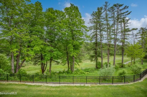 47 Fairwynds Dr, Lenox MA 01240-2729 exterior