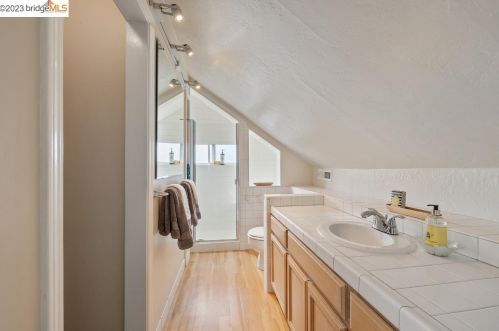 2122 Sacramento St, Berkeley CA 94702-1905 exterior