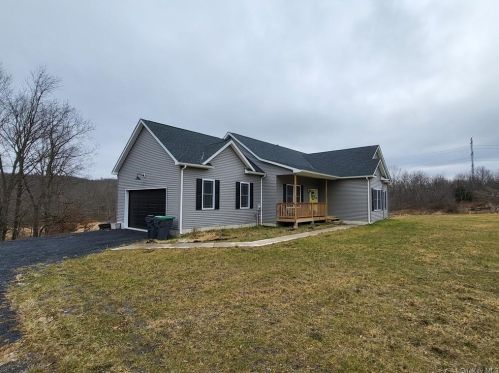 115 Ridge Dr, Middletown, NY 10940-7103