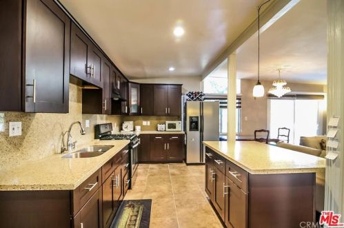 517 Maplewood Ave, Fullerton CA 92832-2109 exterior