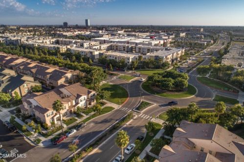 723 Forest Park Blvd, Oxnard CA 93036-5311 exterior