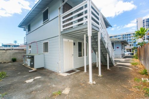 731 Paani St, Honolulu HI 96826-4223 exterior
