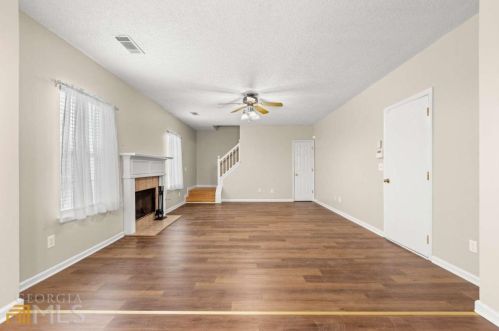 1560 Rogers Crossing Dr, Lithonia GA  30058-7005 exterior