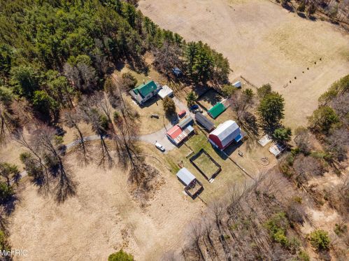 4351 Holton Rd, Meskegon, MI 49445-8539