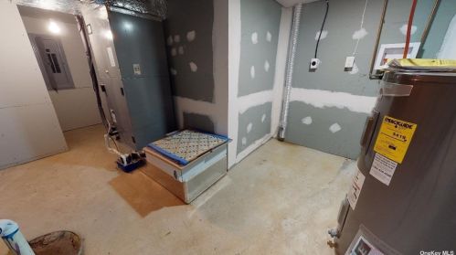 59 20 St, Huntington Station NY 11746-3202 exterior