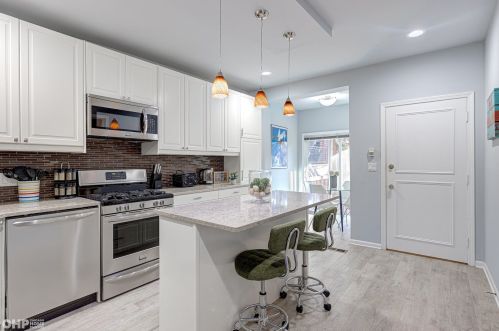 2743 Greenview Ave, Chicago IL 60657-4007 exterior