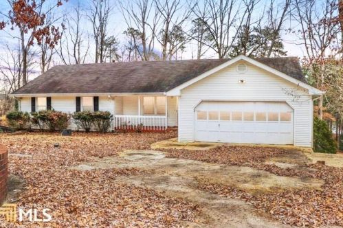 9075 Hayes Dr, Gainesville, GA 30506-6206