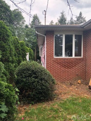 27 Barton St, Edison, NJ 08837-2855