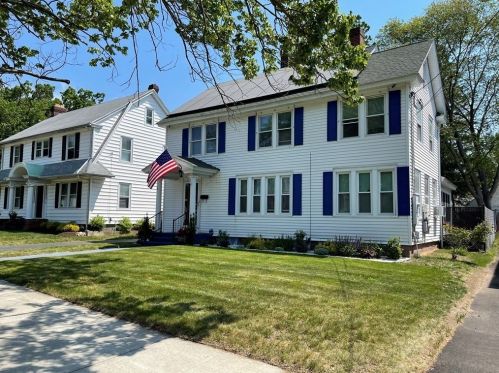 93 Rockland St, Springfield, MA 01118-2035