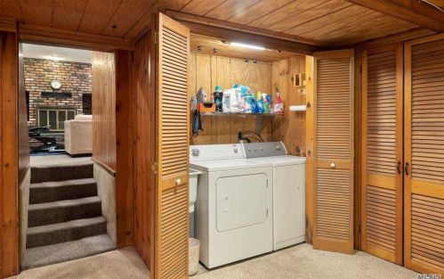 1045 Lawrence Ct, Valley Stream NY 11581-2709 exterior