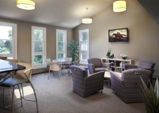 1037 Southern Artery, Quincy MA  02169-8372 exterior