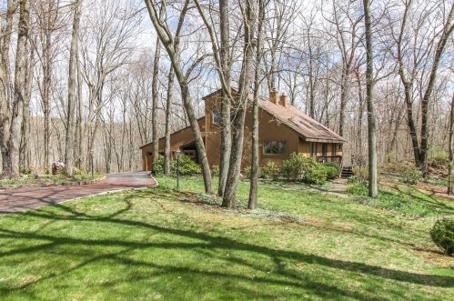 4 Stonehedge Ct, Poughkeepsie, NY 12603-6520