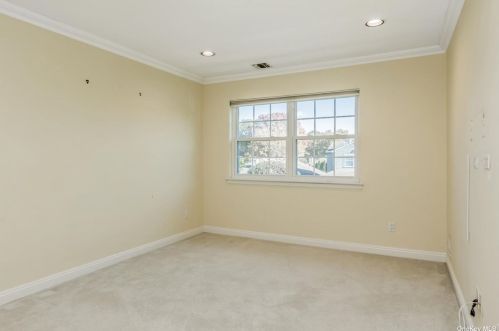 206 Windwatch Dr, Hauppauge NY 11788-3349 exterior