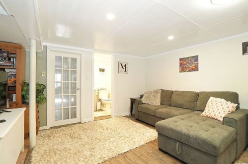 45 Grissom Way, Hauppauge NY 11788-4418 exterior