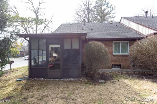 2335 Radcliff Vlg Dr, Grand Rapids MI 49546-5758 exterior