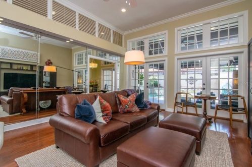 4949 Bayshore Blvd, Tampa FL 33611-3851 exterior