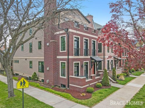 548 Fairview Ave, Grand Rapids MI 49503-1518 exterior