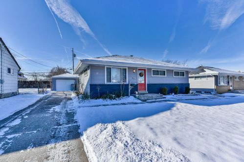 5327 90th St, Milwaukee, WI 53225-3515