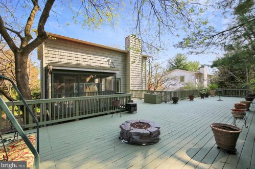 1904 Dundee Rd, Rockville MD 20850-3135 exterior