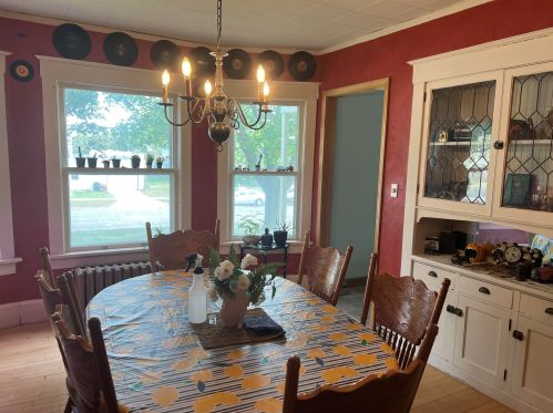 1607 Division St, Manitowoc WI 54220-5627 exterior