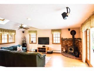 242 Side Dr, Concord NH  03301-5472 exterior