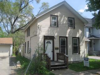 308 Grover St, Joliet, IL 60433-1809