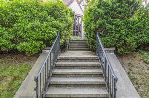 90 Hazard Ave, Providence, RI 02906-3326