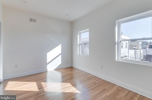 1009 Greenwich St, Philadelphia PA 19147-6409 exterior