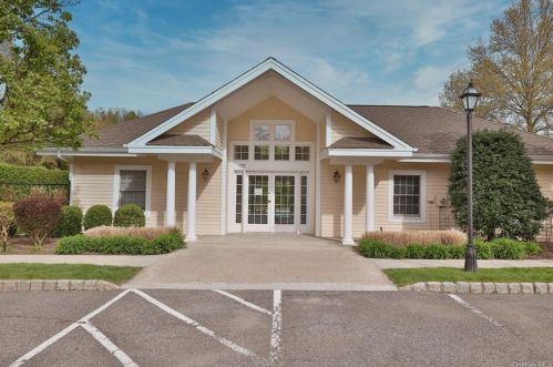 17 Caruso Pl, Armonk NY 10504-1366 exterior