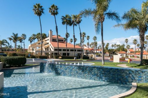 4687 San Sebastian Dr, Oxnard CA  93035-3644 exterior