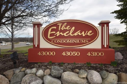 43100 12 Oaks Crescent Dr, Novi MI  48377-3405 exterior