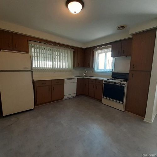 4938 Roosevelt Blvd, Dearborn Heights MI  48125-2539 exterior