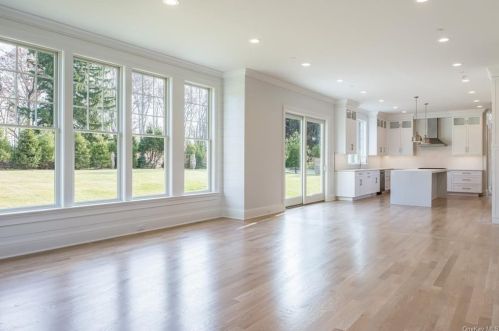 5 Hunter Dr, Armonk NY 10504-1228 exterior