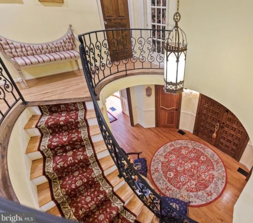 8751 Brook Rd, Mc Lean VA  22102-1507 exterior