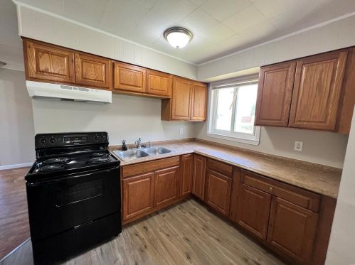 5668 Parchester Dr, Saint Louis, MO 63121-1354