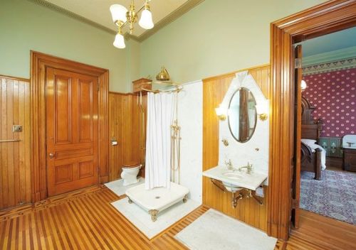 5501 Elgin St, Pittsburgh PA 15206-1432 exterior