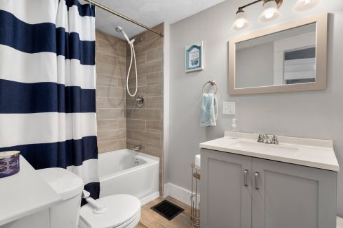 64 Elm St, Concord NH 03303-3324 exterior