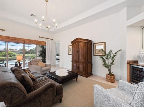 5996 Hammock Isles Cir, Naples, FL 34119-4649